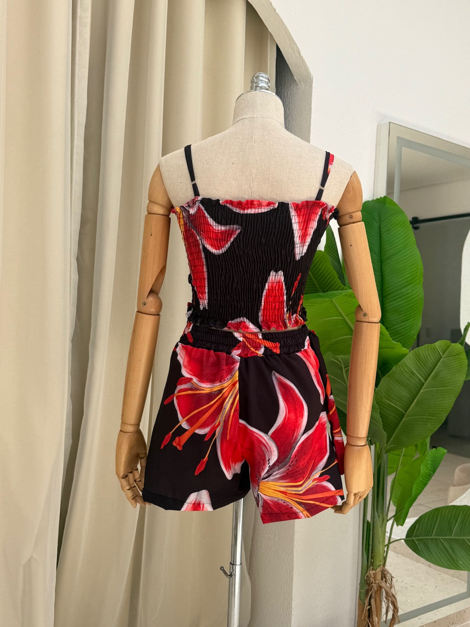 Short Saia Mia - Floral preto