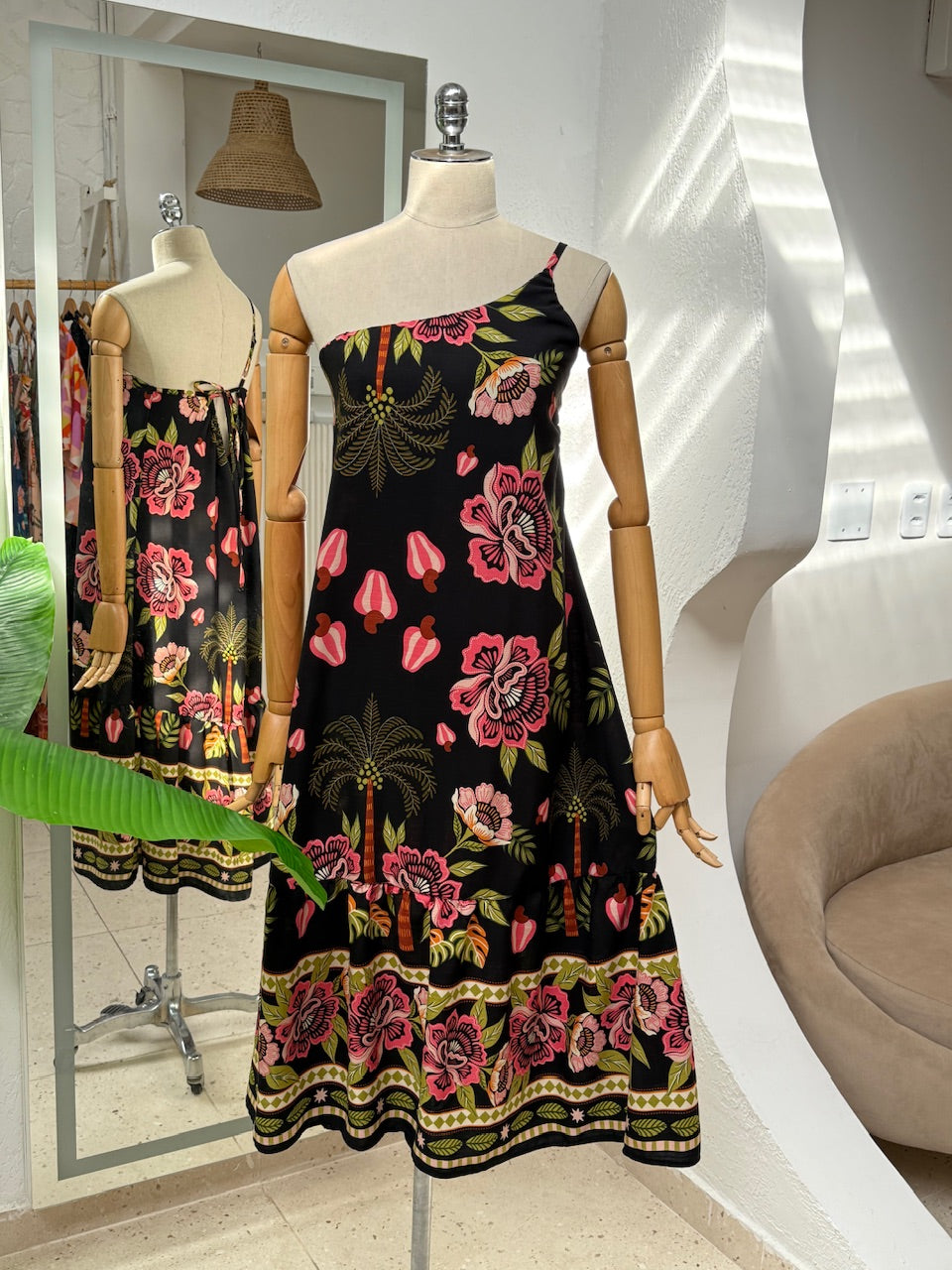 Vestido Nivia - Floral preto